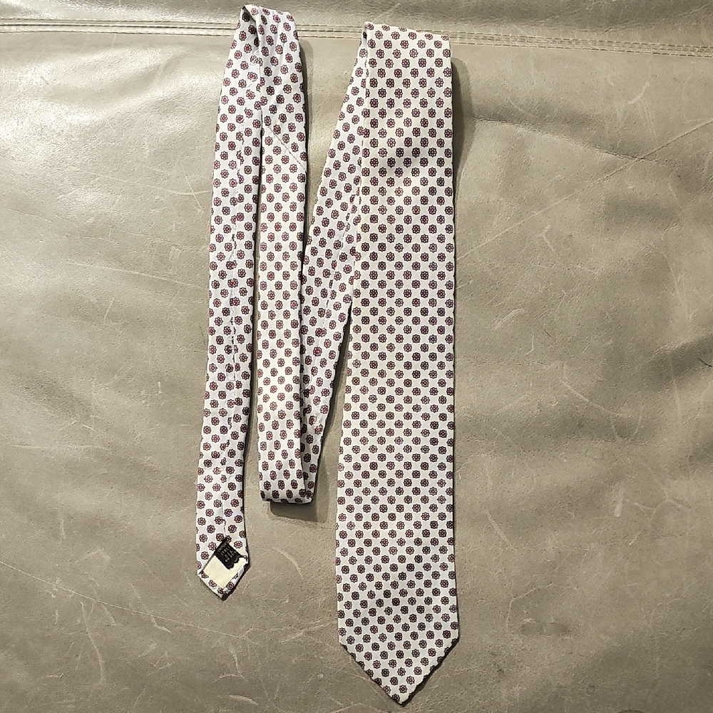 Clean Vintage Silvery White Tie With Star Pattern